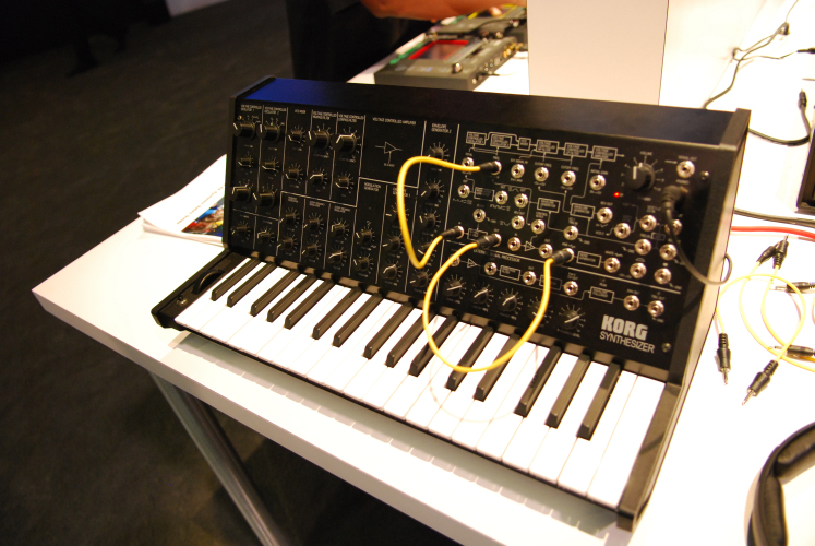 Korg_Mini_MS-20_side