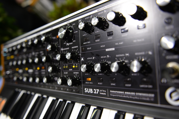 Moog_Sub37_rightpanel